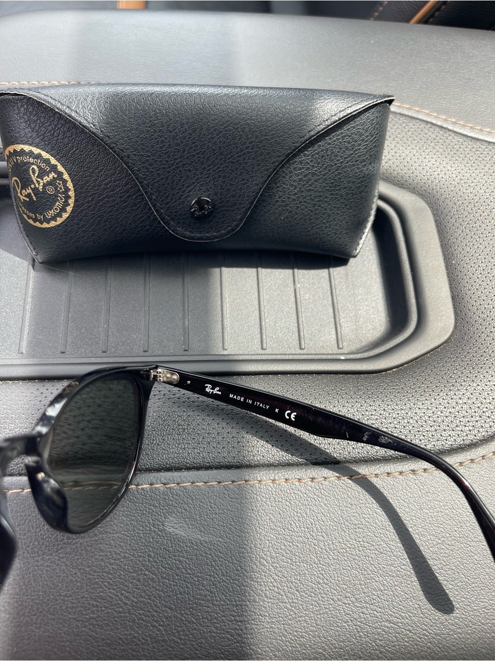 Ray-Ban RB4259 Sunglasses - Picture 4 of 5